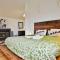Northern Lights! Hot Tub!! Game Room!! Expansive and Spacious!!