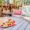 Redwood Retreat! Redwoods! Walk to River!! Hot Tub!! BBQ! Central Air!!