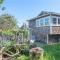Sea Breeze! Walk to Beach!! In the Village! BBQ! Fast WiFi!! Dog Friendly!
