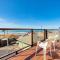 The Lookout! Stunning Views!! Walk to Beach! BBQ! Fast WiFi!! Dog Friendly!