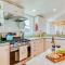 The Lookout! Stunning Views!! Walk to Beach! BBQ! Fast WiFi!! Dog Friendly! - 迪伦比奇