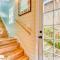 The Lookout! Stunning Views!! Walk to Beach! BBQ! Fast WiFi!! Dog Friendly! - 迪伦比奇