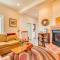 The Lookout! Stunning Views!! Walk to Beach! BBQ! Fast WiFi!! Dog Friendly! - 迪伦比奇