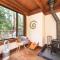 Tree Fort! Redwoods! Hot Tub!! Fire Table!! Google Smart Home!! Fast WiFi!! Dog Friendly!