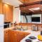 Tree Fort! Redwoods! Hot Tub!! Fire Table!! Google Smart Home!! Fast WiFi!! Dog Friendly!