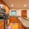 Vino Velo Retreat! Redwoods! Hot Tub!! Fire Table!! BBQ!! Game Room!! Fast WiFi!! Dog Friendly!!
