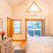 Vino Velo Retreat! Redwoods! Hot Tub!! Fire Table!! BBQ!! Game Room!! Fast WiFi!! Dog Friendly!!