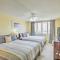 Sunny Siesta Key Condo with Beach Access and Pool! - Sarasota