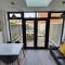 Oole 2 bed & en-suites house with parking near beach
