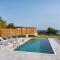 Luxury NissoVilla with Private Pool & Sea Views - 科林比亚