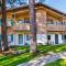 DAS BAVARIAN CONDO, 5 Star Ground Floor Unit, Walk to Town, Sleeps 6