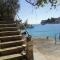 Private Beach Apartment and rooms