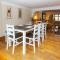 Comfy Home- Coley Park