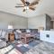 Waterfront Condo with Community Perks in Osage Beach - 欧塞奇比奇