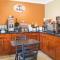 Upper Lake Inn & Suites