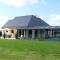 Villa charmante proche de Kersaint-Plabennec avec piscine privée