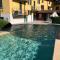 BELLAGIO DREAMS APT, pool, with private garden, near lake