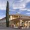 Upper Lake Inn & Suites