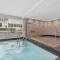 QV Upscale Modern Viaduct Apt with Parking - 965