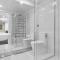 QV Upscale Modern Viaduct Apt with Parking - 965