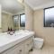 Central Queenstown 3-Bed Villa by Staysouth