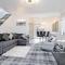 Contemporary Highland House close to town and Ben Nevis