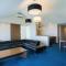 Condominium T-Room
