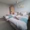 3 Bedroom Apartment Coventry - Hosted by Coventry Accommodation - Coventry