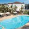 Golden Riviera Beach Resort