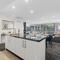 Central Location - Contemporary 2 Bedroom Aptm