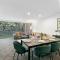 Central Location - Contemporary 2 Bedroom Aptm