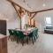 Big Design Apt - Sleeps 12 - Best Location - Riga