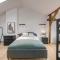 Big Design Apt - Sleeps 12 - Best Location - Riga