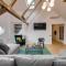 Big Design Apt - Sleeps 12 - Best Location - Riga