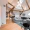 Big Design Apt - Sleeps 12 - Best Location - Riga