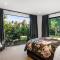 Black Luxury Lodge