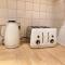 Large 5-Bed city centre townhouse with secure parking