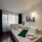Escala Rooms