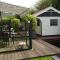 Attractive holiday home with jetty - Steendam