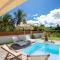Life is Good in SXM - 东方湾