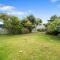 The Wee Blue Bach - Waikanae Beach Holiday Home