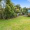 The Wee Blue Bach - Waikanae Beach Holiday Home