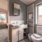 Woodpecker Lodge with Hot Tub