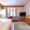 Cozy 1 Br Apt and Free parking by the Railway station
