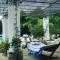 Villa panoramica con piscina