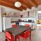 Red Apartment in Marciaga di Costermano