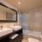 Spacious 3 bedrooms apartment side sea view