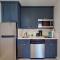 Sea Breeze, Studio 510, Beach steps away!+pool+WiFi - رسكن