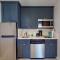 Sea Breeze, Studio 510, Beach steps away!+pool+WiFi - رسكن
