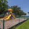 Sea Breeze, Studio 510, Beach steps away!+pool+WiFi - رسكن